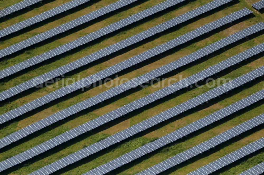 Artern/Unstrut from the bird's eye view: Panel rows of photovoltaic and solar farm or solar power plant in Artern/Unstrut in the state Thuringia, Germany