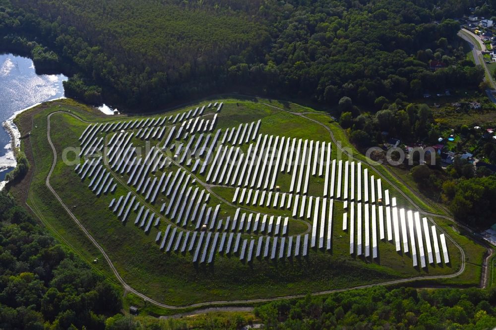 Rüdersdorf from above - Panel rows of photovoltaic and solar farm or solar power plant on Bergstrasse in the district Hennickendorf in Ruedersdorf in the state Brandenburg, Germany