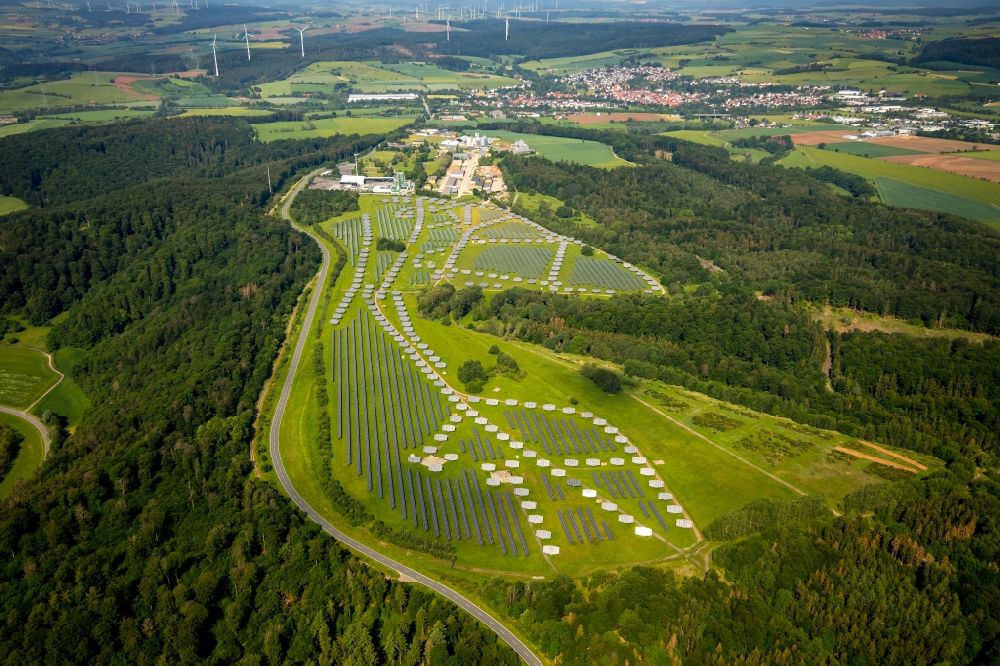 Aerial photograph Bad Arolsen - Panel rows of photovoltaic and solar farm or solar power plant on the former Gelaende of Prinz-Eugen-Kaserne in Bad Arolsen in the state Hesse, Germany
