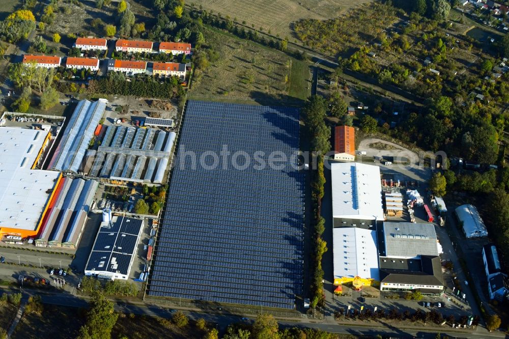Aerial photograph Wittenberge - Panel rows of photovoltaic and solar farm or solar power plant on Wahrenberger Strasse in Wittenberge in the state Brandenburg, Germany