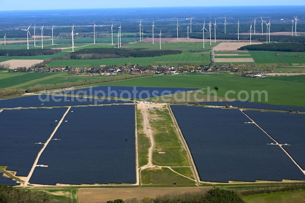 Aerial image Willmersdorf - Solar park and solar power plant Solarpark Weesow-Willmersdorf in Willmersdorf in the state Brandenburg, Germany