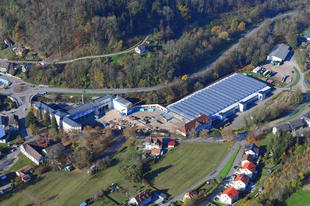 Wehr from the bird's eye view: Panel rows of photovoltaic and solar farm on the company's roof of the former textile company Brennet AG, Brennet GmbH and MBB Immobilien in Wehr (Baden) in the state Baden-Wurttemberg. Part of the area is prepared for new residential buildings