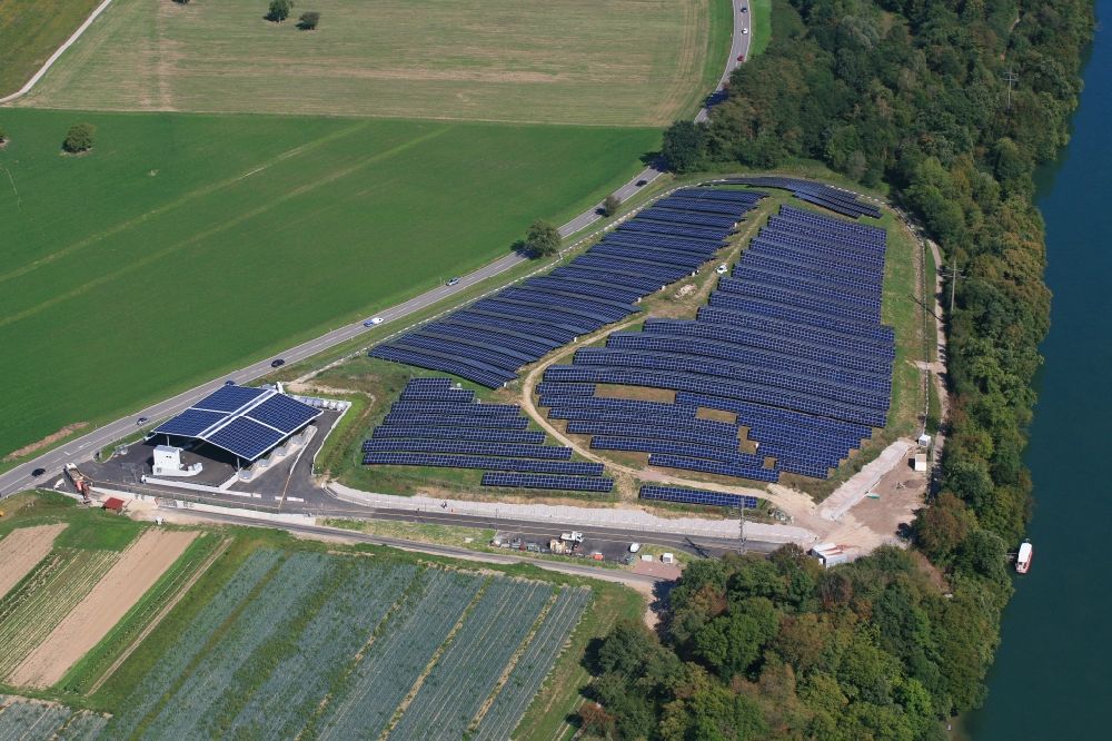 Aerial photograph Rheinfelden (Baden) - Site of heaped landfill and with photovoltaics covered dump area in the district Herten in Rheinfelden (Baden) in the state Baden-Wurttemberg