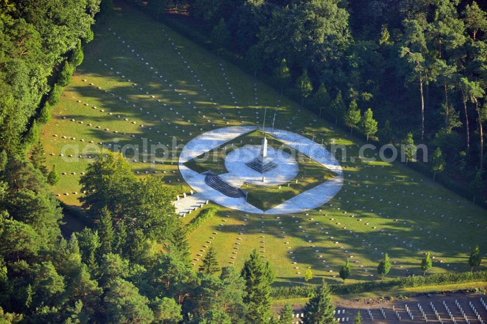 Stahnsdorf from the bird's eye view: View of the military cemetery on the railing of the West Cemetery in Stahnsdorf. Below the picture of the British War Cemetery