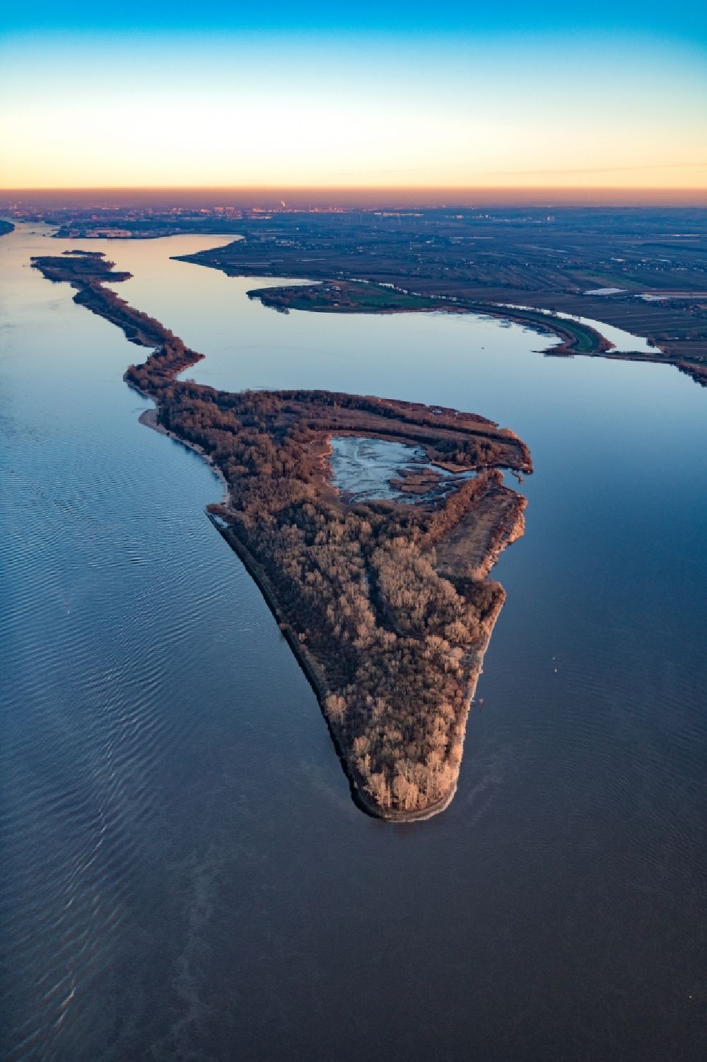 Aerial photograph Wedel - Sunrise over the landscape of the Elbe island along the Elbe river in the district Wedel in Hamburg, Germany