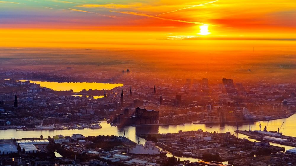 Hamburg from the bird's eye view: Sunrise over the city center of the inner city in Ortsteil Neustadt in Hamburg, Germany