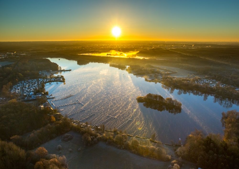 Aerial photograph Düsseldorf - Sunrise over the Unterbacher See in the district Stadtbezirk 8 in Duesseldorf in the state North Rhine-Westphalia