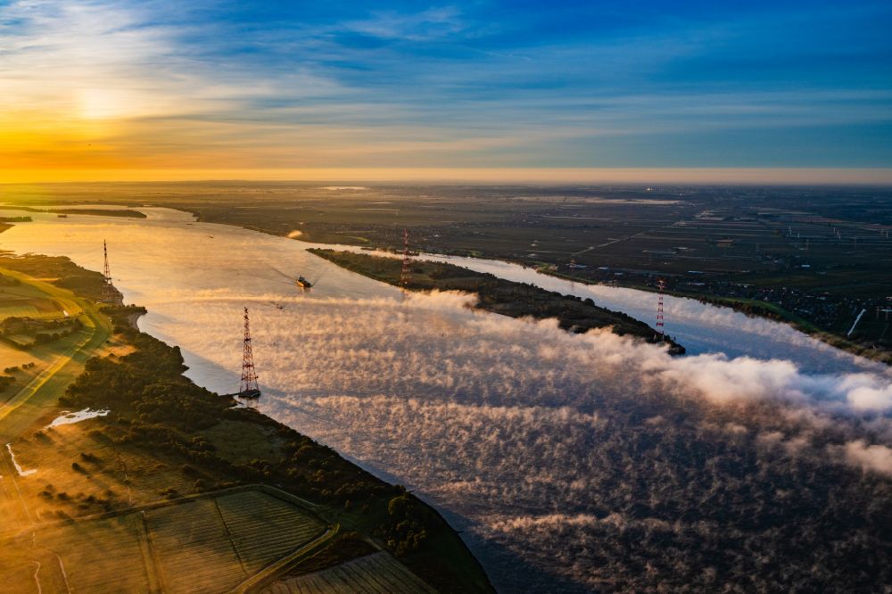 Steinkirchen from the bird's eye view: Sunrise over the Elbe island Luehesand in Steinkirchen in the state Lower Saxony, Germany