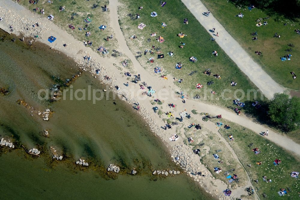 München from above - Shore areas exposed by low-water level riverbed of the river Isar in the district Untergiesing-Harlaching in Munich in the state Bavaria, Germany