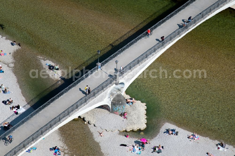 Aerial image München - Shore areas exposed by low-water level riverbed of the river Isar in the district Untergiesing-Harlaching in Munich in the state Bavaria, Germany