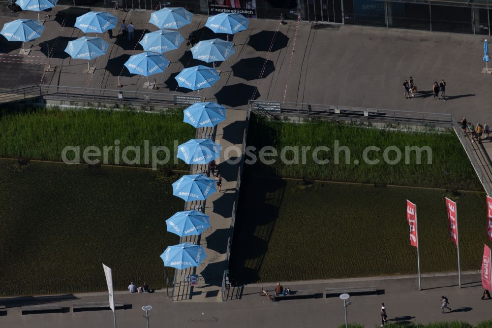 Aerial photograph Radolfzell am Bodensee - Parasols of the seemaxx Outlet Center Radolfzell in Radolfzell am Bodensee on Lake Constance in the state Baden-Wuerttemberg, Germany