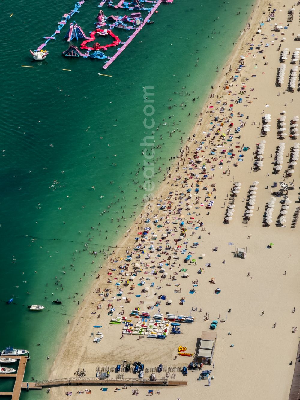 Aerial image Dubai - Parasol - rows on the sandy beach in the coastal area Marina Beach on street Al Mamsha Street in Dubai in United Arab Emirates