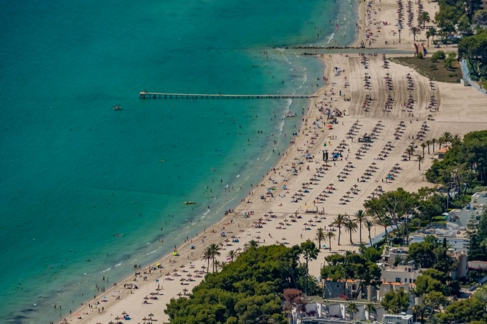 Aerial image Alcudia - Parasol - rows on the sandy beach in the coastal area at the footbridge with the Embarcadero Subsajala viewing platform on Carrer OrquA?dies in Alcudia in Balearic island of Mallorca, Spain