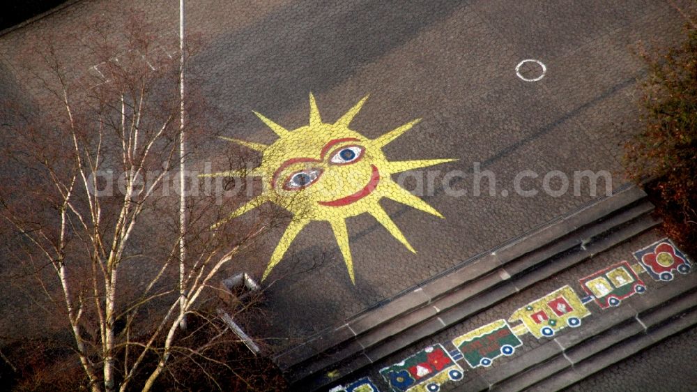 Aerial photograph Rengsdorf - Sun symbol in the school yard of the Astrid Lindgren School in Rengsdorf in the state Rhineland-Palatinate, Germany