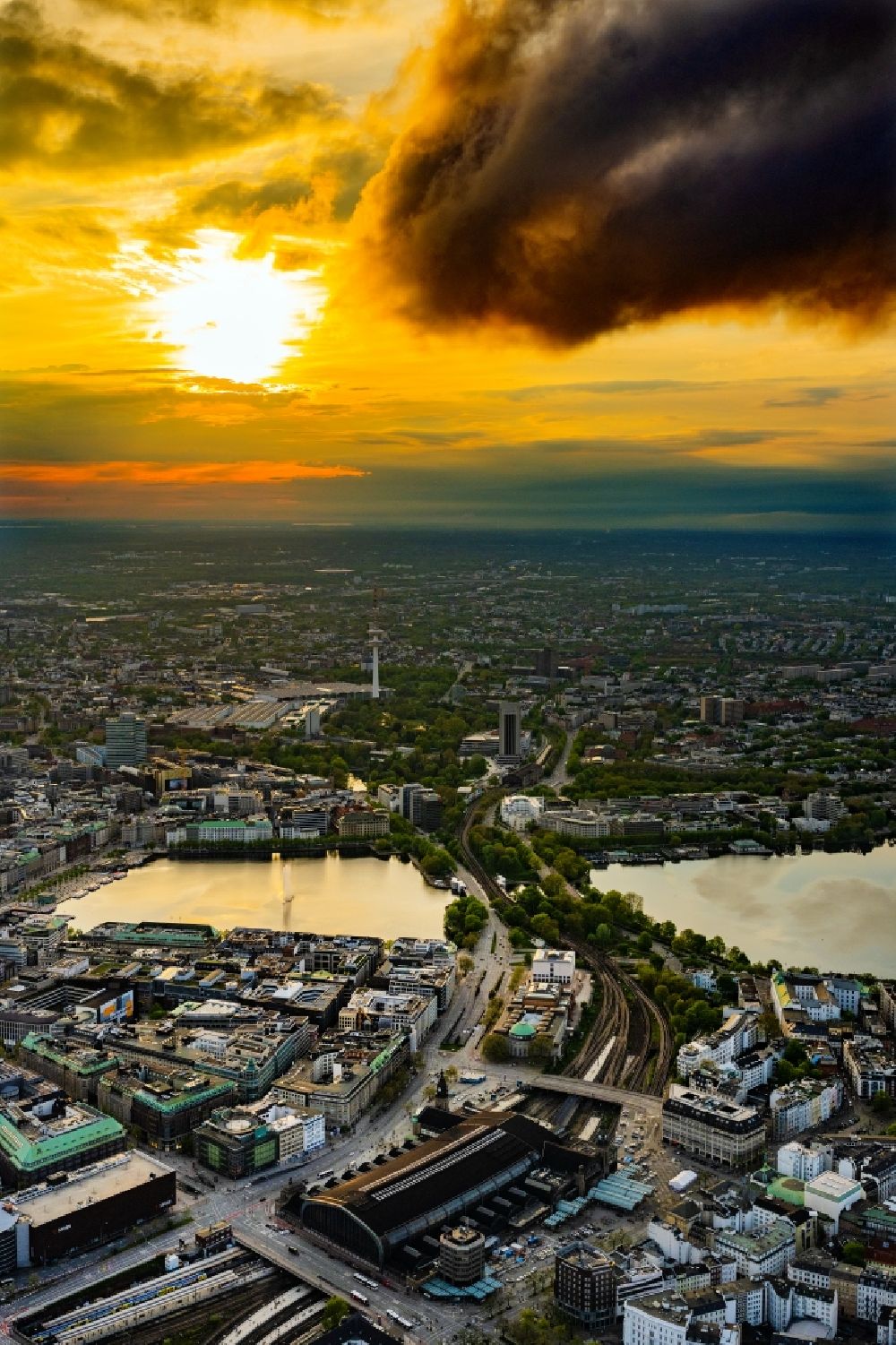 Hamburg from the bird's eye view: Sunset over the city view of the downtown area on the shore areas of Binnenalster and Aussenalster in the district Sankt Georg in Hamburg, Germany