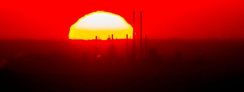 Aerial image Gelsenkirchen - Smoke and silhouette of the sun Set power plant Scholven in Gelsenkirchen in the state of North Rhine-Westphalia