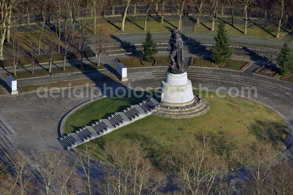 Berlin Treptow from above - The Soviet War Memorial in Treptower Park in Berlin is in the state of Berlin. The monument commemorates the fallen in WW2 soldiers of the Red Army. In the Appendices to the memorial Soviet soldiers are buried many thousands. The sculpture of the soldiers with the child in her arms was designed by the Russian sculptor Vuchetich