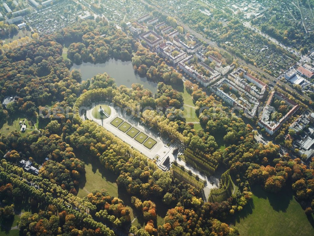 Aerial image Berlin Treptow - The Soviet War Memorial in Treptower Park in Berlin is in the state of Berlin. The monument commemorates the fallen in WW2 soldiers of the Red Army. In the Appendices to the memorial Soviet soldiers are buried many thousands. The sculpture of the soldiers with the child in her arms was designed by the Russian sculptor Vuchetich