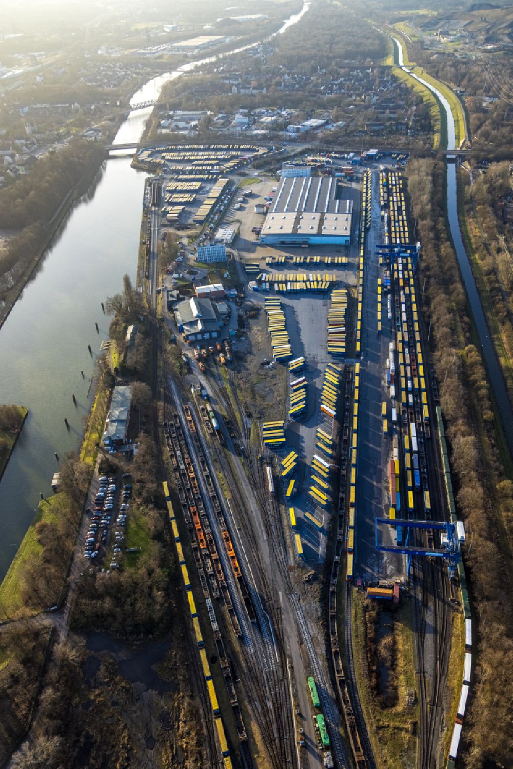 Aerial photograph Herne - Freight forwarding building a logistics and transport company Mueller - Die lila Logistik GmbH Am Westhafen in the district Wanne-Eickel in Herne in the state North Rhine-Westphalia