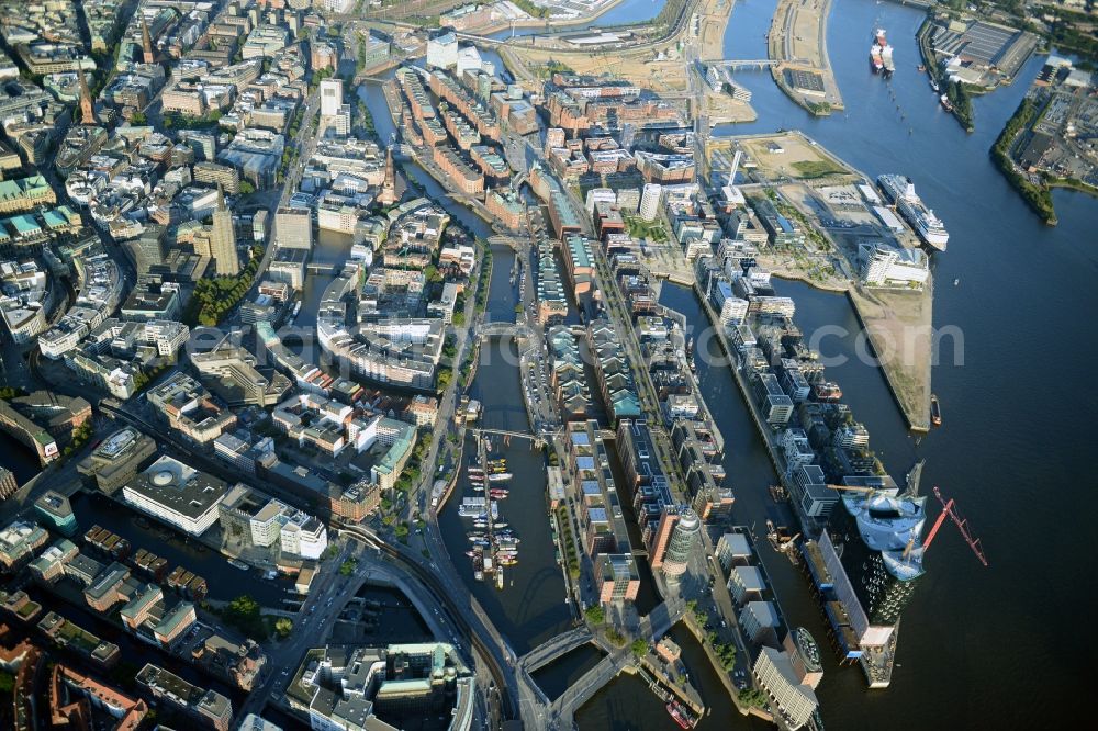 Aerial photograph Hamburg - City view Speicherstadt harbor city on the banks of the Elbe River in Hamburg Kaiserkai
