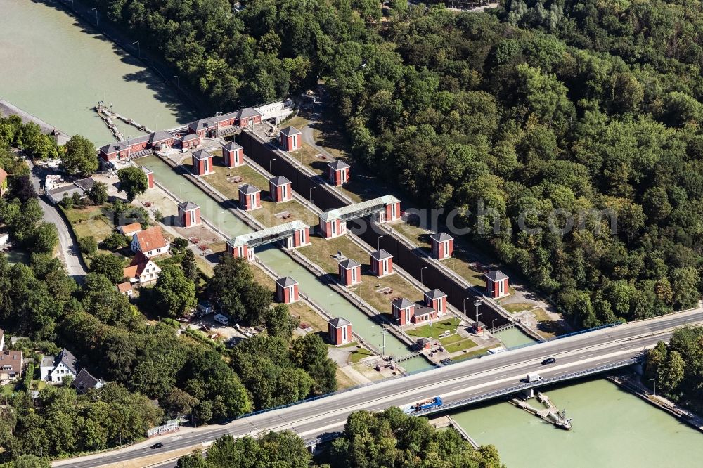 Aerial image Sehnde - Lockage of the Anderten on Mittelkonal in Sehnde in the state Lower Saxony, Germany