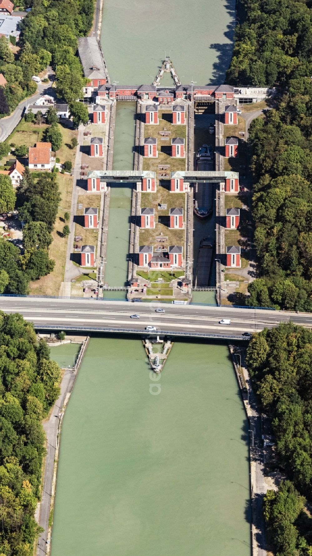 Sehnde from the bird's eye view: Lockage of the Anderten on Mittelkonal in Sehnde in the state Lower Saxony, Germany