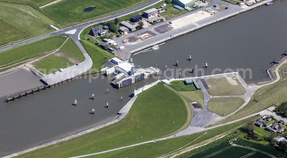 Aerial image Husum - Lockage of the Dockkoogstrasse in the district Finkhaushallig in Husum in the state Schleswig-Holstein