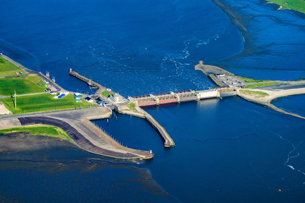 Wesselburenerkoog from the bird's eye view: Lockage of the the Eider to the North Sea in Wesselburenerkoog in the state Schleswig-Holstein, Germany