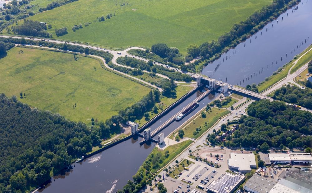 Geesthacht from the bird's eye view: Lockage of the Elbe in Geesthacht in the state Schleswig-Holstein, Germany