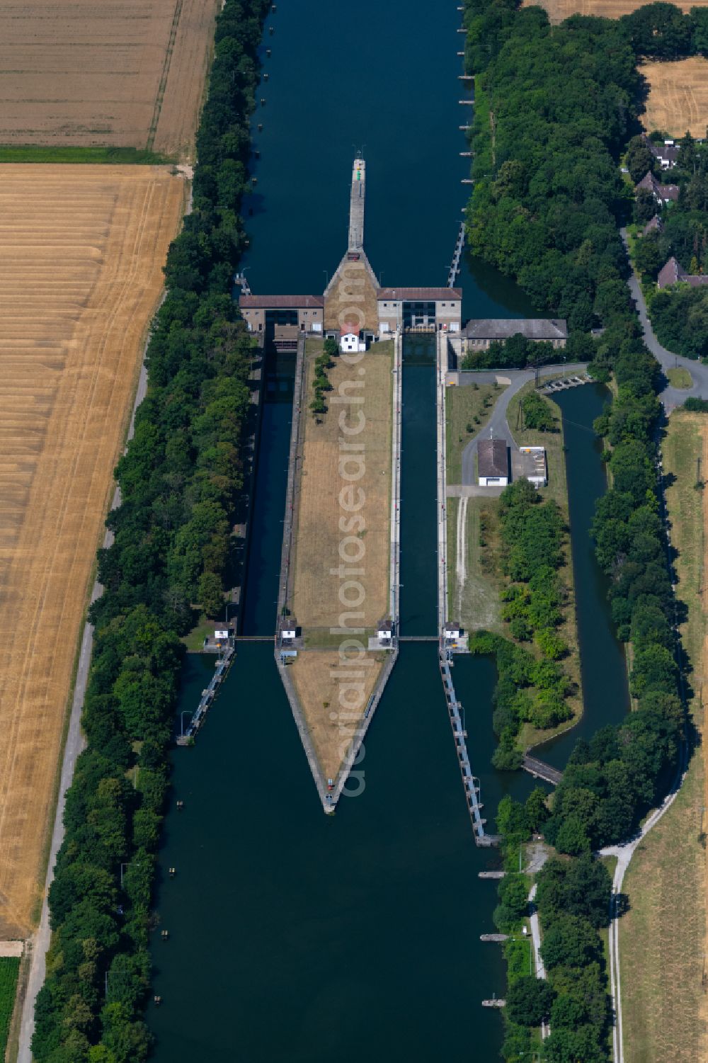 Üfingen from the bird's eye view: Barrage sluice systems Schleuse Uefingen on the branch canal Salzgitter in Uefingen in the state Lower Saxony, Germany