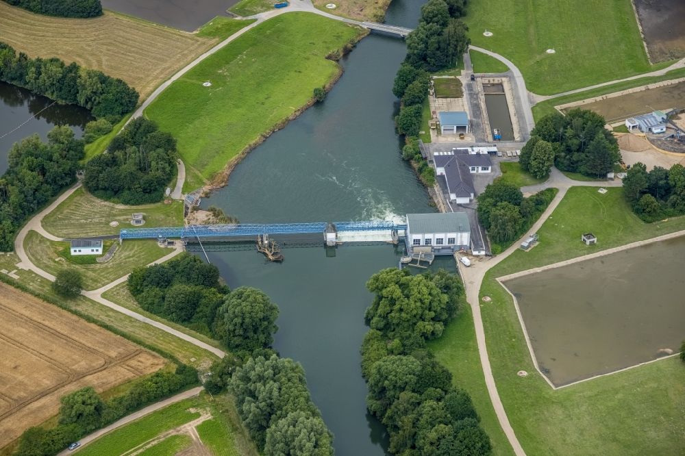 Fröndenberg/Ruhr from the bird's eye view: Lockage of the on the banks of the Ruhr in the district Halingen in Froendenberg/Ruhr in the state North Rhine-Westphalia, Germany