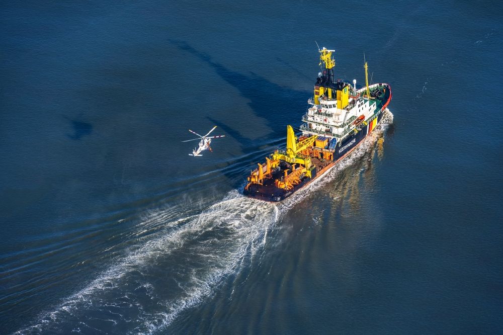 Aerial image Wilhelmshaven - Special ship of the coast guard Mellum underway during a training mission with a helicopter IMO 8301981 in Wilhelmshaven on the Weser in front of the Jade Weserport in the state Lower Saxony, Germany