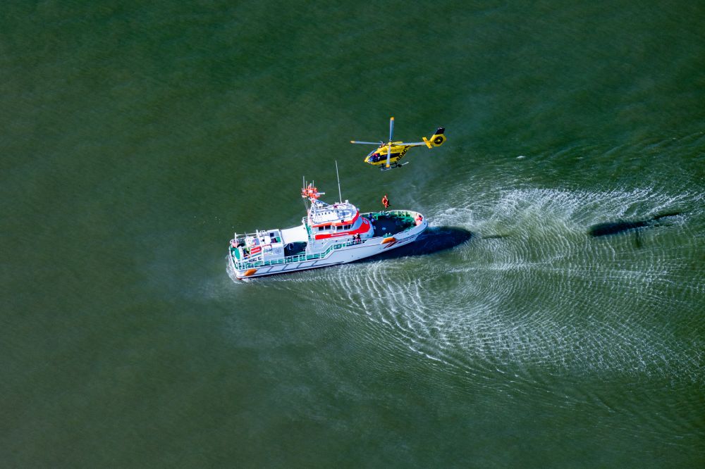 Aerial image Wilhelmshaven - Special ship of the SAR Annelise Kramer in motion during a training mission with a helicopter from the ADAC in Wilhelmshaven on the Weser in front of the Jade Weserport in the state of Lower Saxony, Germany