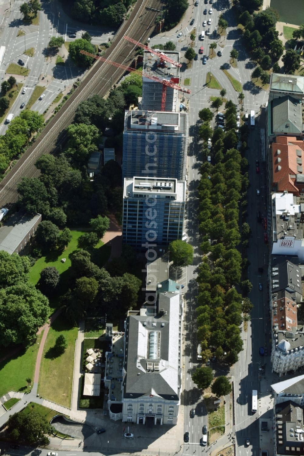 Aerial photograph Hamburg - Casino Hamburg - Casino Esplanade and Construction site for new high-rise building complex Esplace of Becken Development GmbH between Esplanade and Gustav-Mahler-Park in Hamburg