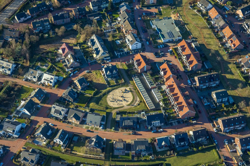Aerial image Bottrop - Playground on Hellenstrasse - Theo-Kleppe-Weg - Tappenhof in the district of Kirchhellen in Bottrop in the Ruhr area in the state North Rhine-Westphalia, Germany