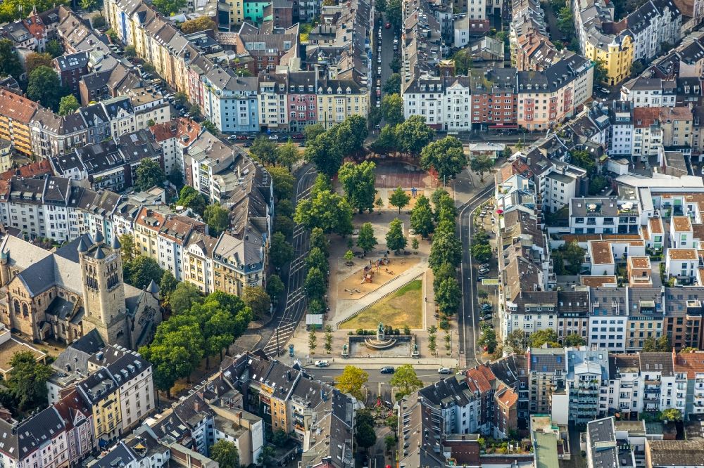 Aerial image Düsseldorf - Playground at Fuerstenplatz in the district Friedrichstadt in Duesseldorf in the state North Rhine-Westphalia, Germany