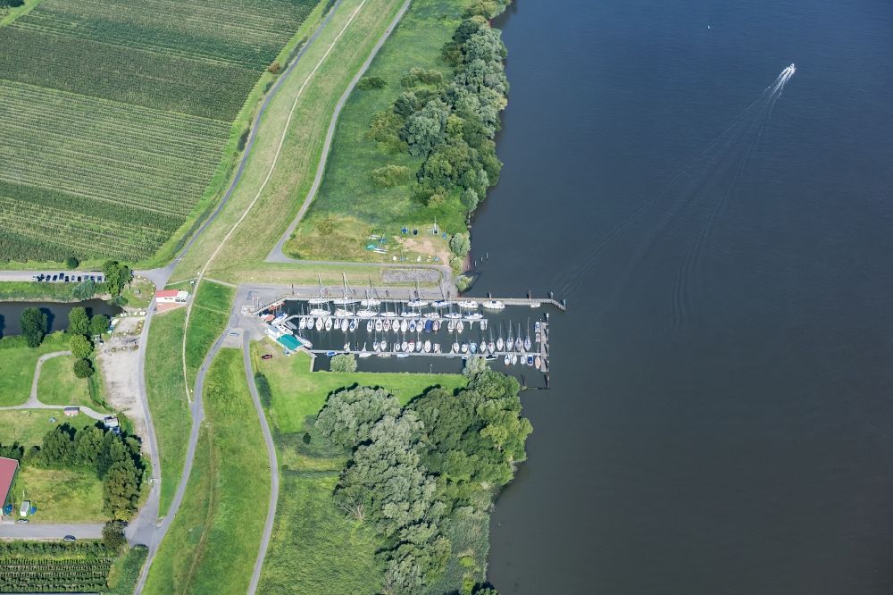 Jork from the bird's eye view: Pleasure boat and sailing boat mooring and boat moorings in the harbor on the river bank area Altlaender Yachtclub e.V. in Jork in the state Lower Saxony, Germany