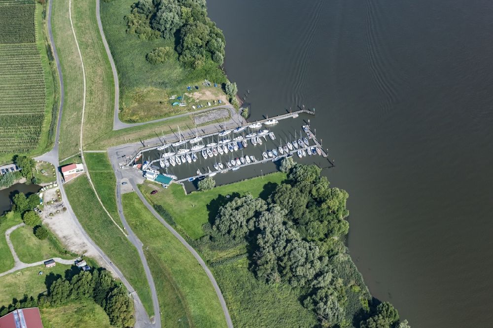 Aerial image Jork - Pleasure boat and sailing boat mooring and boat moorings in the harbor on the river bank area Altlaender Yachtclub e.V. in Jork in the state Lower Saxony, Germany