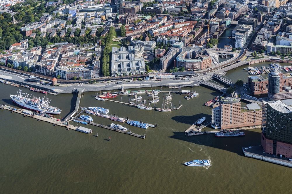 Hamburg from above - Pleasure boat and sailing boat mooring and boat moorings in the harbor on the river bank area City Sporthafen Hamburg e.V. in Hamburg at the River Elbe, Germany
