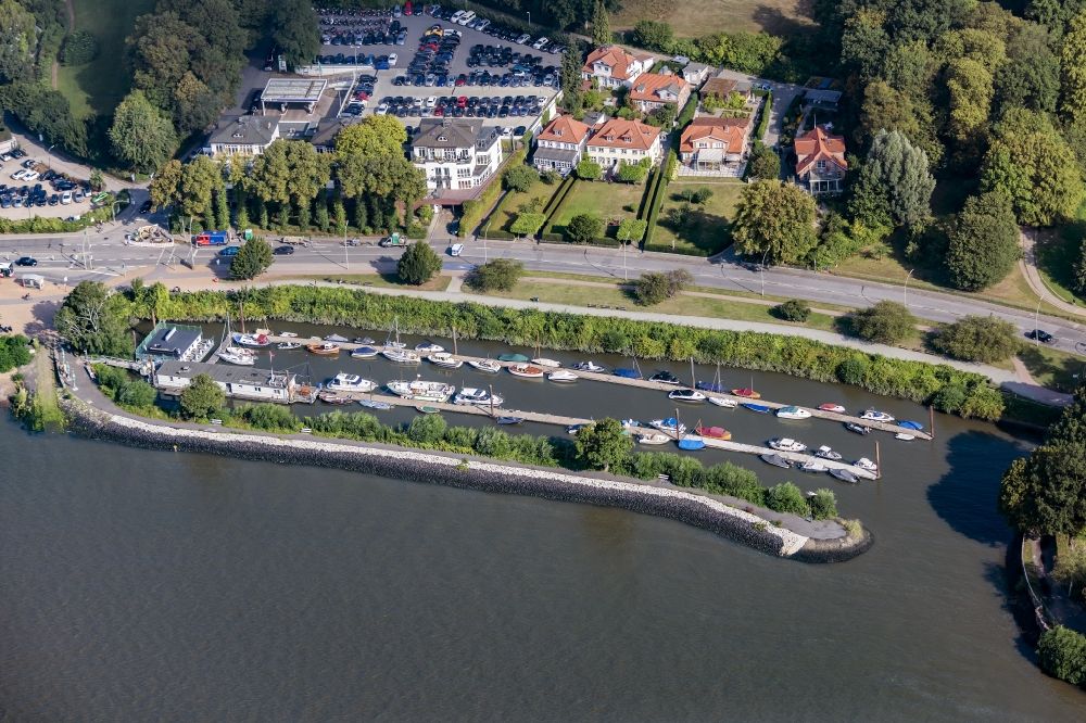 Hamburg from the bird's eye view: Pleasure boat and sailing boat mooring and boat moorings in the harbor on the river bank area of the River Elbe in Hamburg, Germany