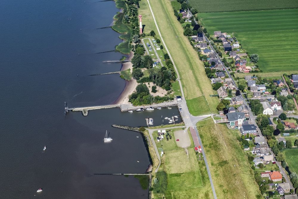 Kollmar from the bird's eye view: Pleasure boat and sailing boat mooring and boat moorings in the harbor on the river bank area Impressum of Wassersportverein Kollmar e.V in Kollmar in the state Schleswig-Holstein, Germany