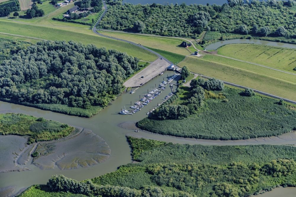 Aerial photograph Haseldorf - Pleasure boat and sailing boat mooring and boat moorings in the harbor on the river bank area Wassersport-Club Haseldorf e. V. in Haseldorf in the state Schleswig-Holstein, Germany
