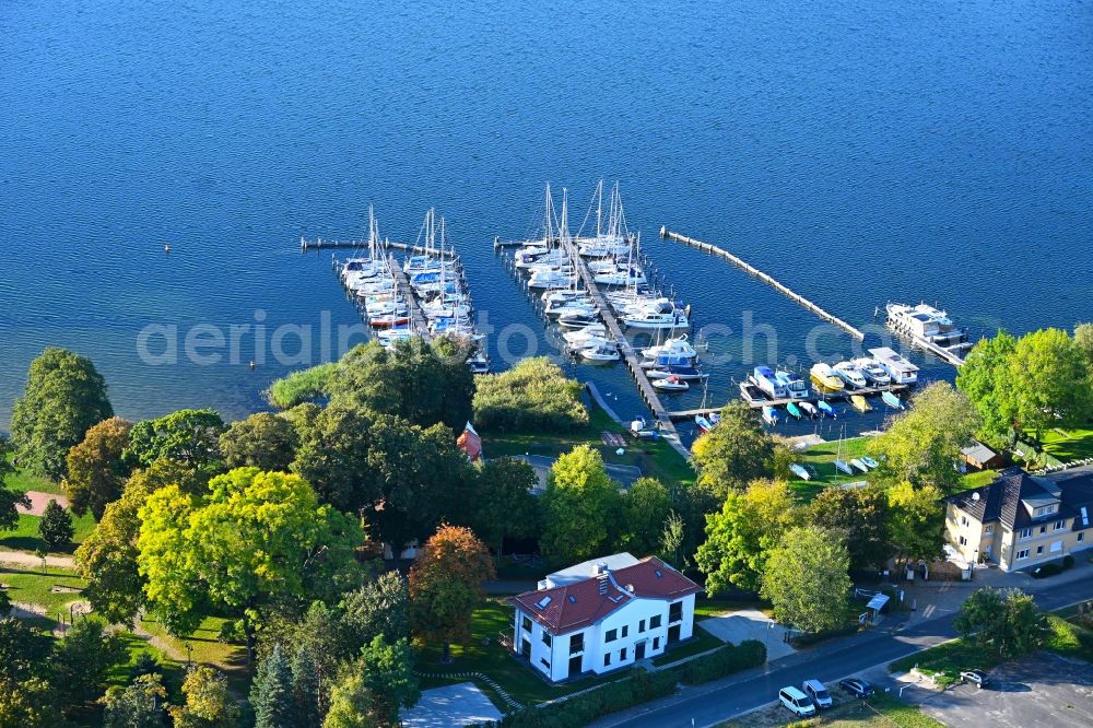 Diensdorf-Radlow from above - Pleasure boat and sailing boat mooring and boat moorings in the harbor on the coast area of the lake Scharmuetzelsee in the district Diensdorf in Diensdorf-Radlow in the state Brandenburg, Germany