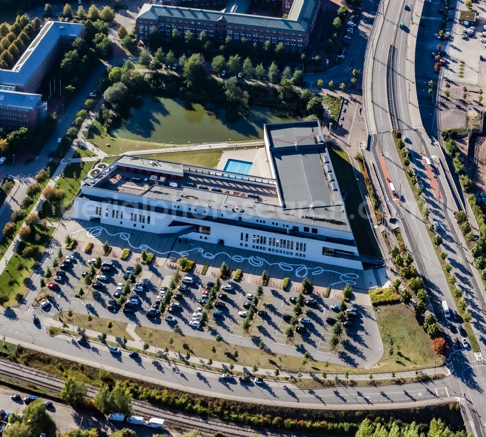 Kiel from above - Sports pool and leisure facility in the Hoernbad on street Anni-Wadle-Weg in Kiel in the state Schleswig-Holstein, Germany