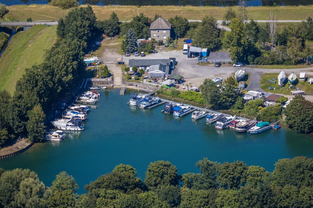 Dorsten from above - Pleasure boat marina Sportboothafen Fuerst-Leopold with docks and moorings on the shore area of Lippe in the district Feldmark in Dorsten at Ruhrgebiet in the state North Rhine-Westphalia, Germany