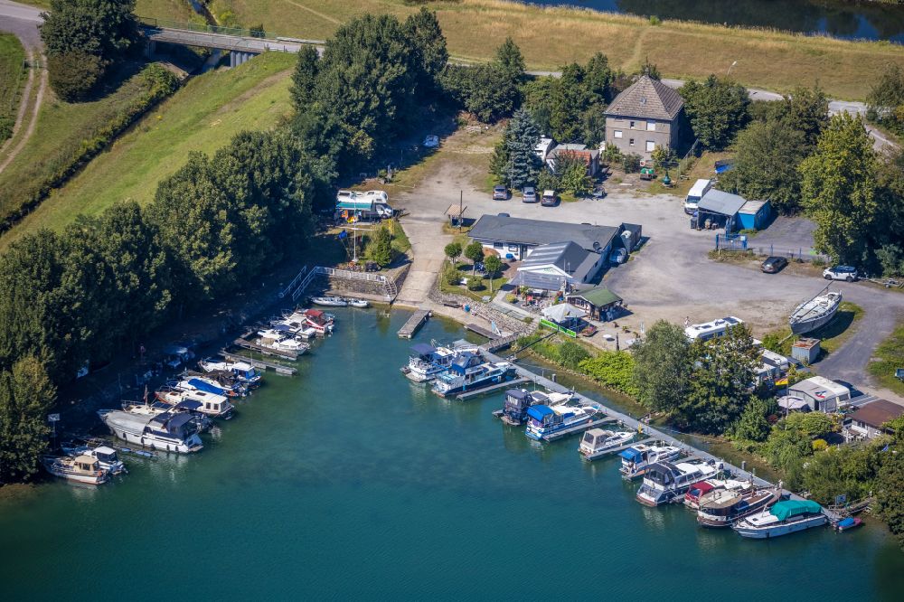 Aerial image Dorsten - Pleasure boat marina Sportboothafen Fuerst-Leopold with docks and moorings on the shore area of Lippe in the district Feldmark in Dorsten at Ruhrgebiet in the state North Rhine-Westphalia, Germany