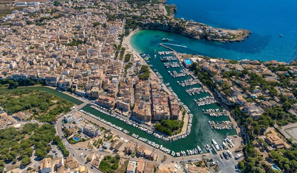Aerial photograph Manacor - Pleasure boat marina with docks and moorings on the shore area Cala Manacor in Manacor in Balearic island of Mallorca, Spain
