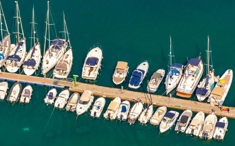 Aerial photograph Soller - Pleasure boat marina with docks and moorings on the shore area of the port Port de SA?ller in Soller in Balearic island of Mallorca, Spain