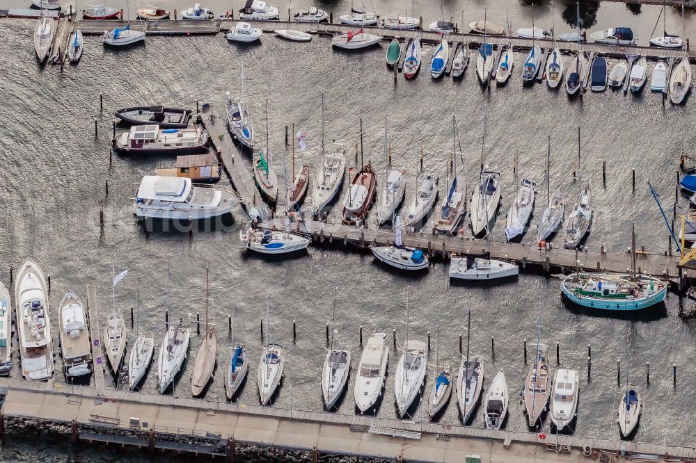 Aerial photograph Kiel - Pleasure boat moorings and boat moorings on the shore area of the Kieler Foerde in the district Pries in Kiel in the state Schleswig-Holstein, Germany. Commercial space of the yacht and boat yard Marina Rathje GmbH