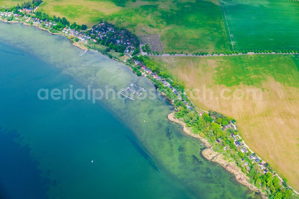 Aerial photograph Alt Schwerin - Pleasure boat marina with docks and moorings on the shore area on Plauer See in Alt Schwerin in the state Mecklenburg - Western Pomerania, Germany